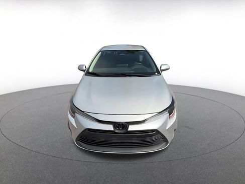 Used 2025 Toyota Corolla LE FWD image 4