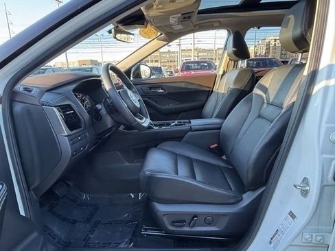 Used 2023 Nissan Rogue SL w/ SL Premium Package image 10