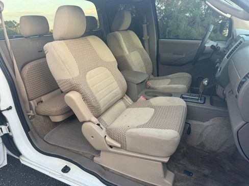 Used 2011 Nissan Frontier SV w/ SV Premium Utility Pkg image 14