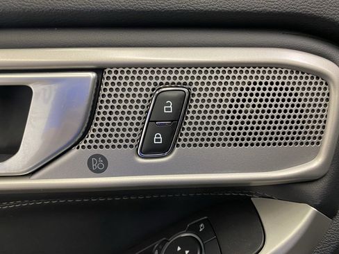 Used 2023 Ford Explorer Limited image 32