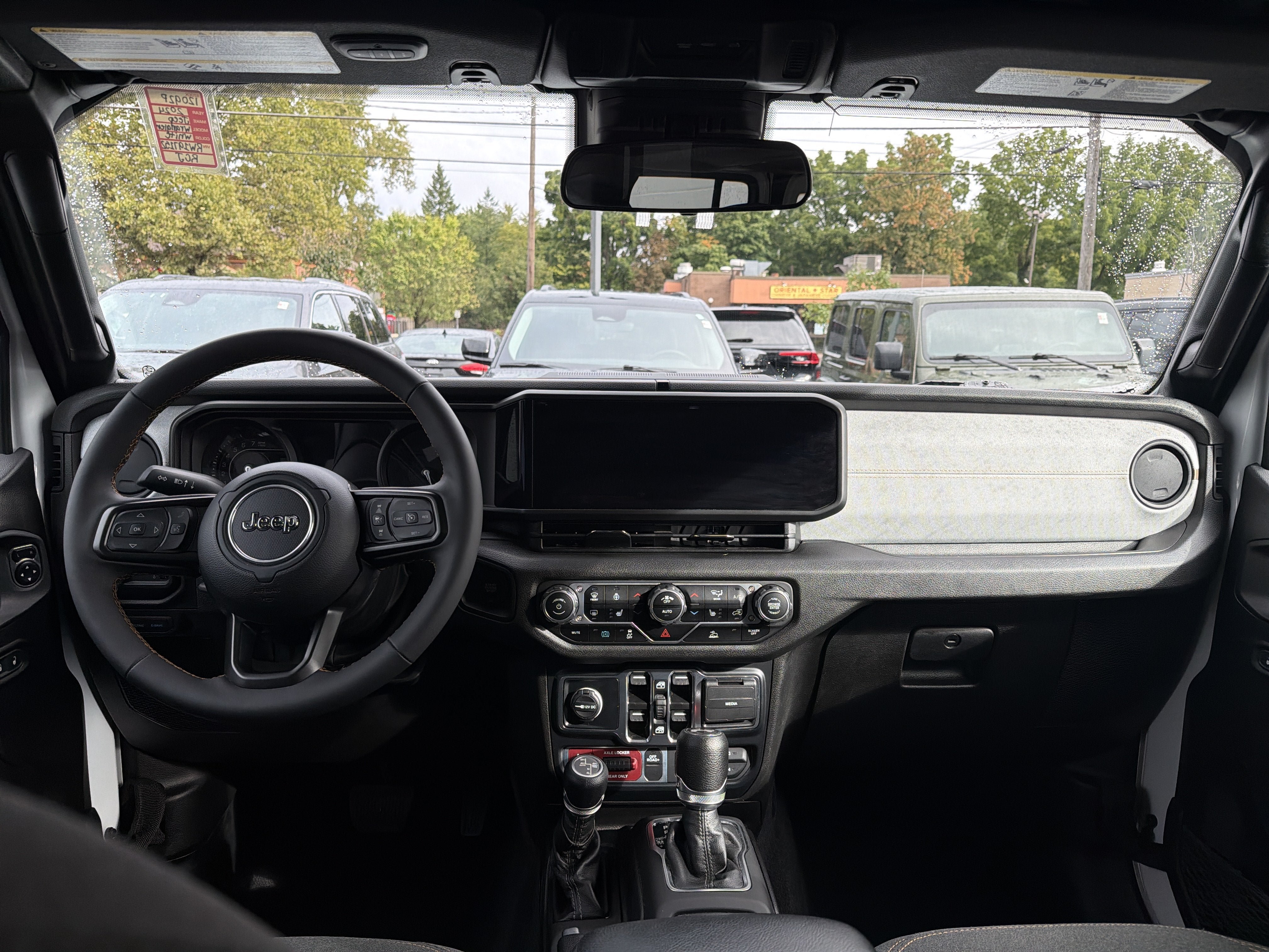 Used 2024 Jeep Wrangler Unlimited AWD/4WD image 13