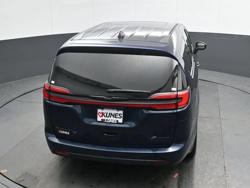 Used 2023 Chrysler Pacifica Limited w/ S Appearance Package FWD image 28