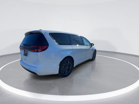 New 2026 Chrysler Pacifica Select FWD image 8