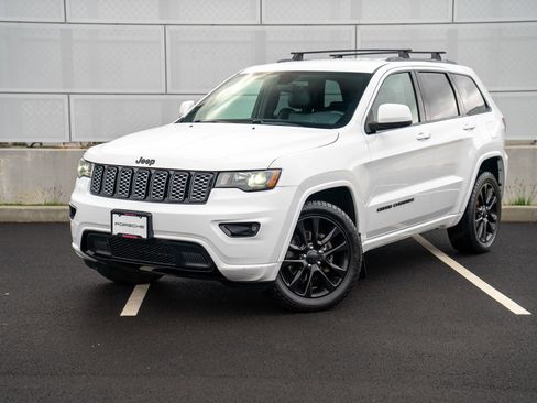 Used 2018 Jeep Grand Cherokee Altitude image 1