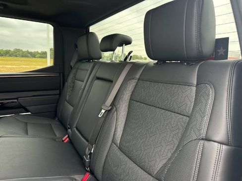Used 2025 Toyota Tundra Limited AWD/4WD image 20