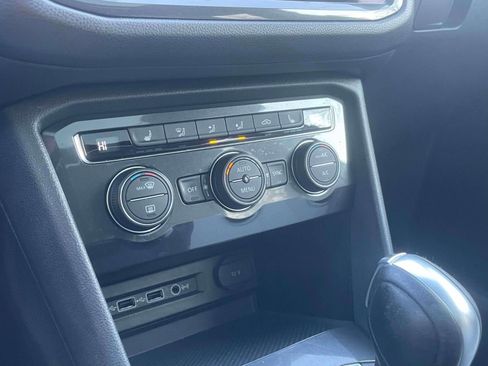 Used 2018 Volkswagen Tiguan SE w/ Panoramic Sunroof Package image 30