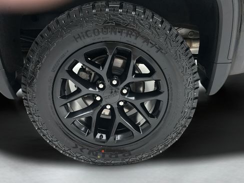 Used 2023 GMC Sierra 1500 AT4 w/ AT4 Premium Package AWD/4WD image 10