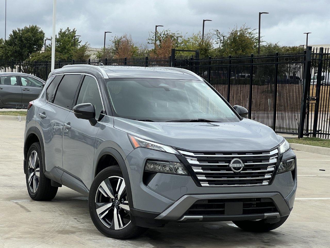 Used 2024 Nissan Rogue SL w/ SL Premium Package FWD image 1