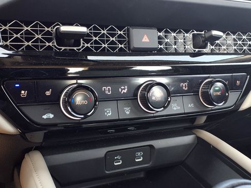Used 2023 Honda Accord Touring image 11