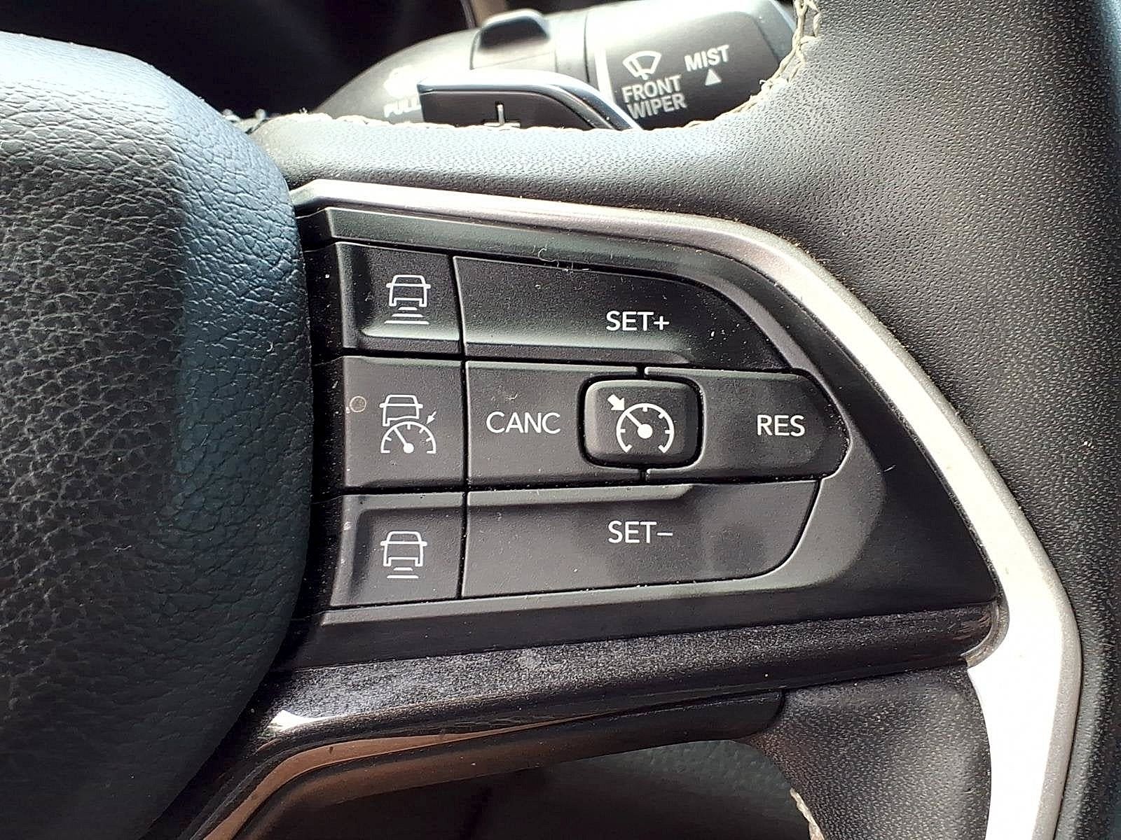 Used 2023 Jeep Grand Cherokee Altitude AWD/4WD image 23