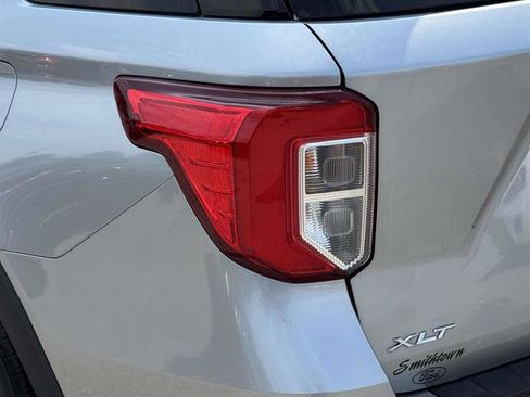Used 2024 Ford Explorer XLT AWD/4WD image 30