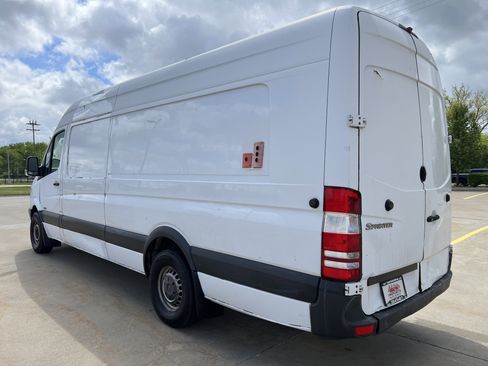 Used 2013 Mercedes-Benz Sprinter 2500 image 4