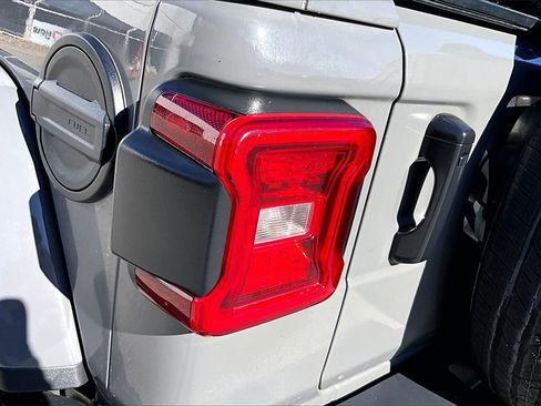 Used 2021 Jeep Wrangler Unlimited Sahara image 23