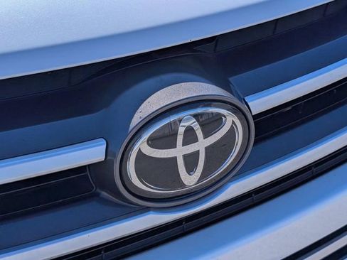 Used 2018 Toyota Highlander XLE image 23