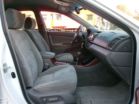 Used 2002 Toyota Camry XLE image 15