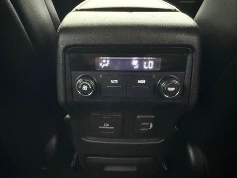 Used 2019 GMC Acadia SLT image 36