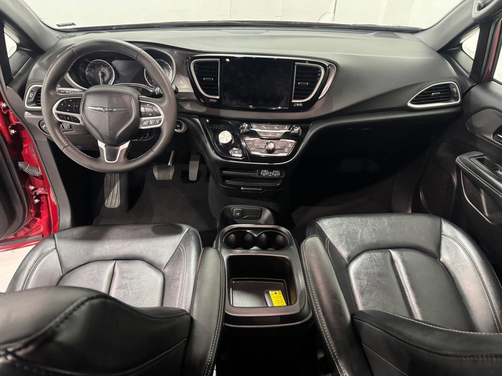 Used 2025 Chrysler Pacifica Select FWD image 29