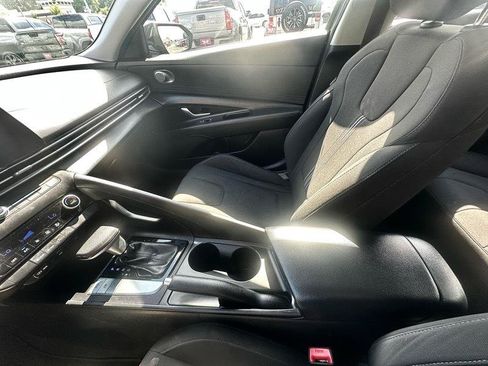 Used 2024 Hyundai Elantra SEL FWD image 25