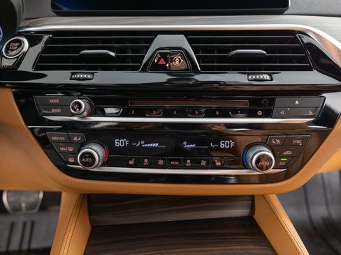 Used 2019 BMW M550i xDrive AWD/4WD image 37