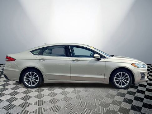 Used 2019 Ford Fusion SE FWD image 6