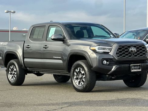 Used 2022 Toyota Tacoma TRD Off-Road w/ Technology Package image 5