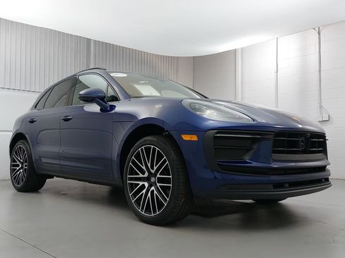 Used 2025 Porsche Macan image 9
