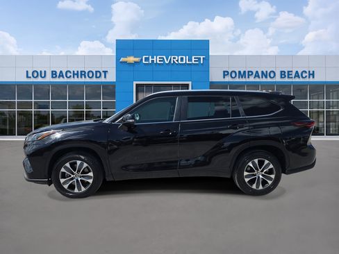 Used 2024 Toyota Highlander XLE image 4