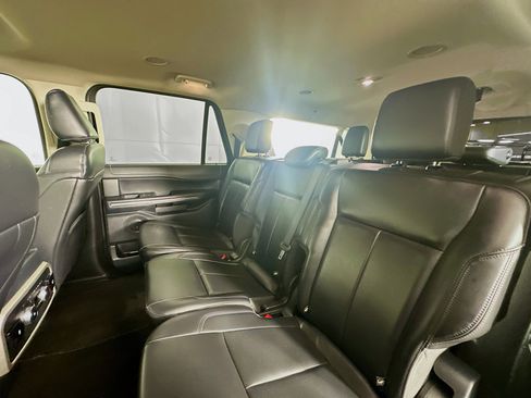 Used 2024 Ford Expedition Max XLT image 27