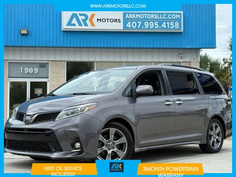 Used 2019 Toyota Sienna SE image 1
