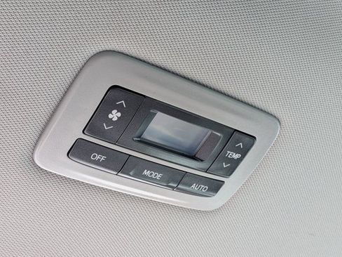 Used 2020 Toyota Sienna Limited w/ Carpet Mat Package FWD image 16