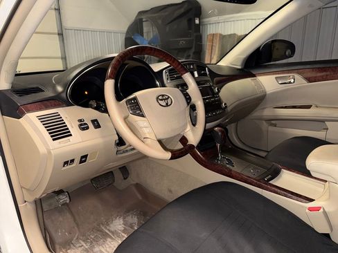 Used 2011 Toyota Avalon Base image 16
