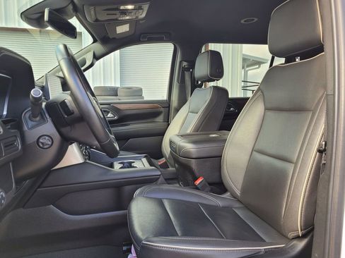 Used 2023 Chevrolet Suburban Premier image 14