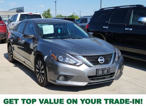Used 2017 Nissan Altima 2.5 SV FWD image 1