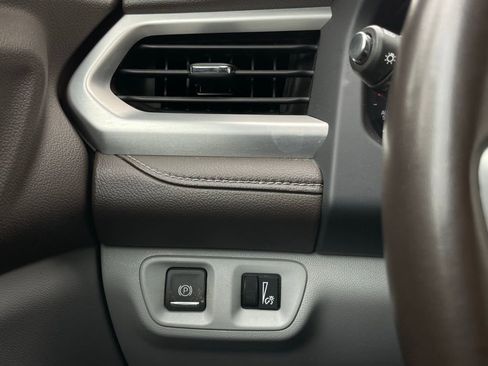 Used 2023 GMC Acadia SLT image 14