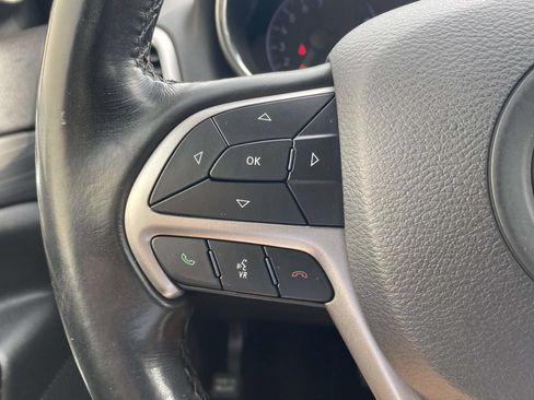 Used 2019 Jeep Grand Cherokee Laredo RWD image 20
