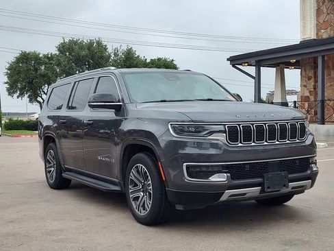 Used 2023 Jeep Wagoneer L Series II w/ Flexible Seating Group image 1