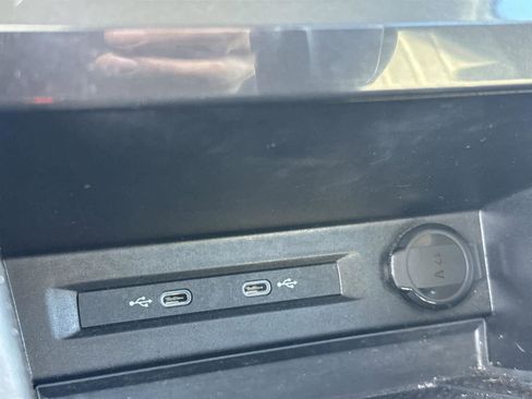 Used 2022 Volkswagen Tiguan SE image 26