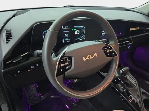 Used 2023 Kia Niro EX FWD image 18