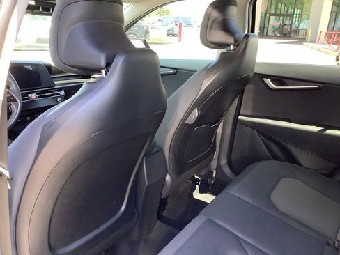 Used 2025 Kia Niro LX FWD image 19