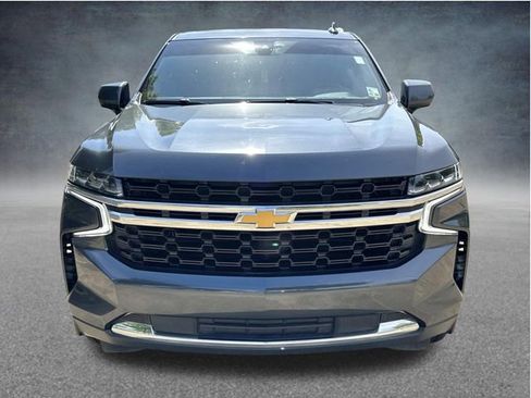 Used 2021 Chevrolet Suburban LS RWD image 2