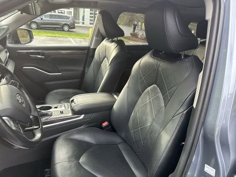 Used 2020 Toyota Highlander Platinum image 15