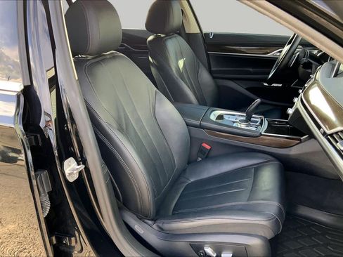 Used 2018 BMW 740i RWD image 9