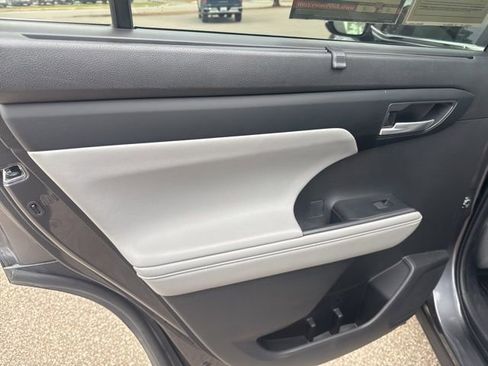 Used 2023 Toyota Highlander XLE image 20