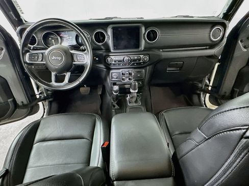 Used 2022 Jeep Wrangler Unlimited Sahara AWD/4WD image 16