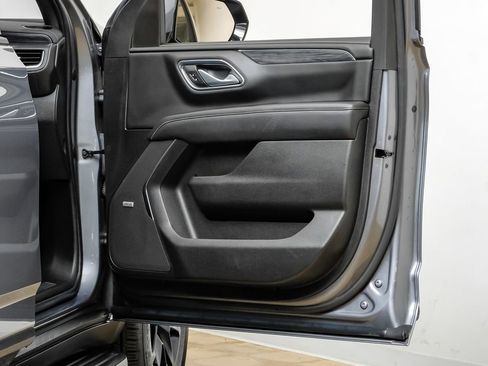 Used 2022 GMC Yukon XL SLT w/ SLT Premium Package image 44