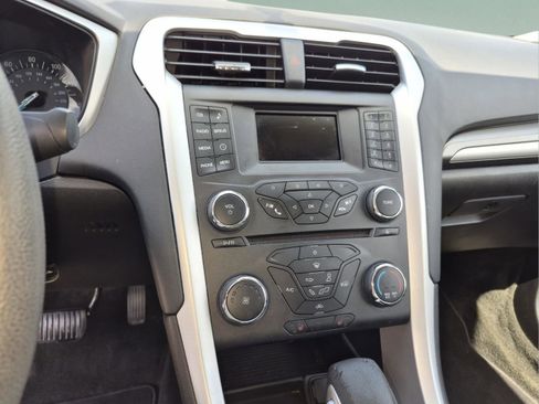 Used 2016 Ford Fusion SE w/ SE Cold Weather Package FWD image 12