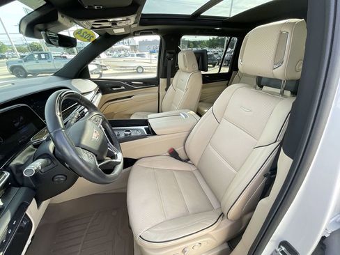 Used 2024 Cadillac Escalade ESV Premium Luxury AWD/4WD image 19
