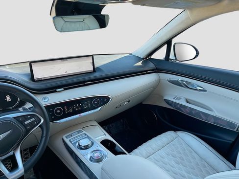Used 2025 Genesis GV70 3.5T Sport w/ Sport Advanced Package AWD/4WD image 25