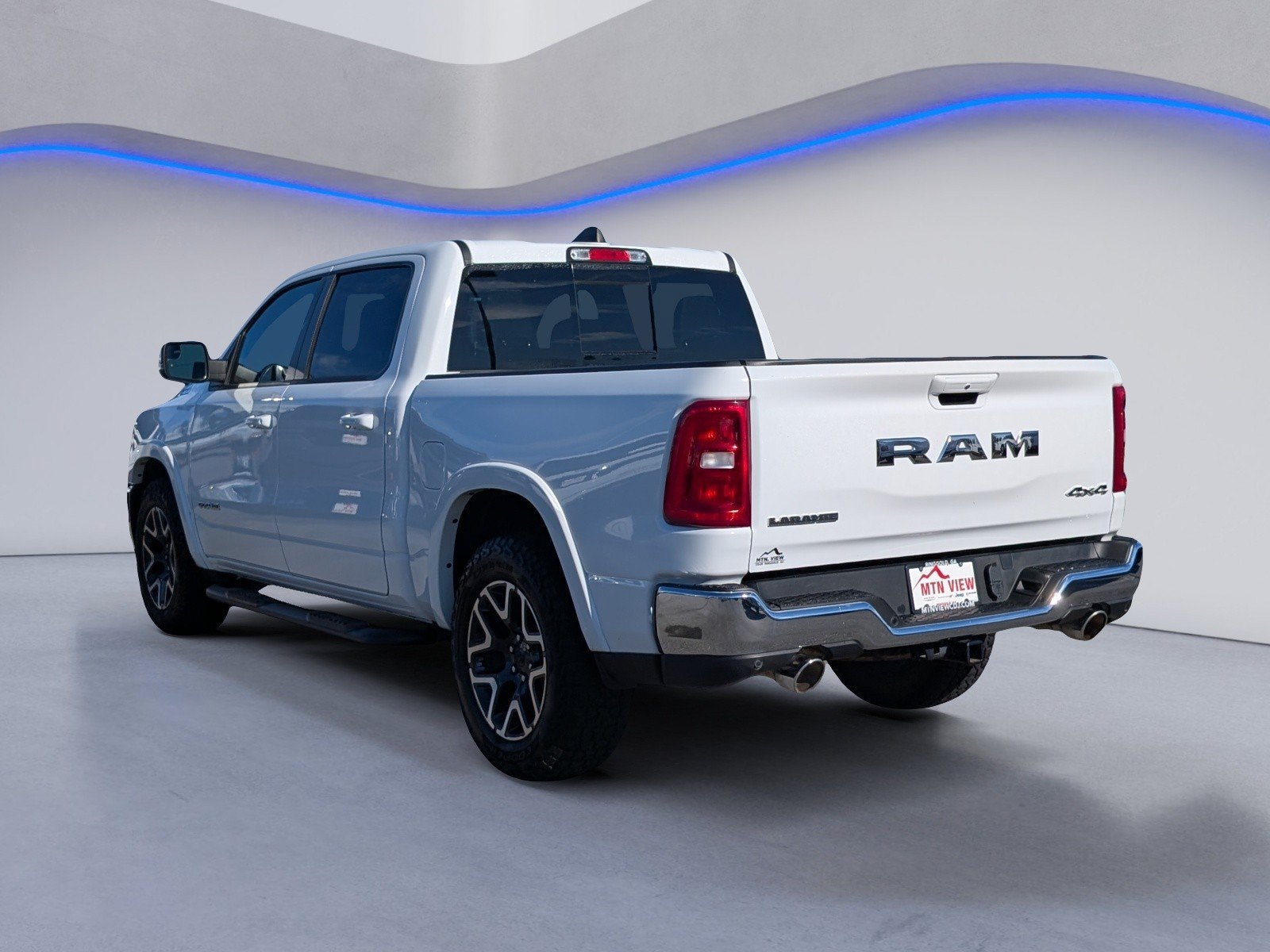 Used 2025 RAM 1500 Laramie AWD/4WD image 7