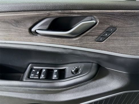 Used 2022 Jeep Grand Cherokee Limited 4xe image 25